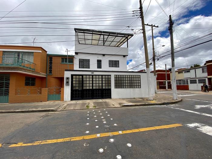 Casa en Arriendo - Bogota, EL DORADO SAN JOAQUÍN 2219