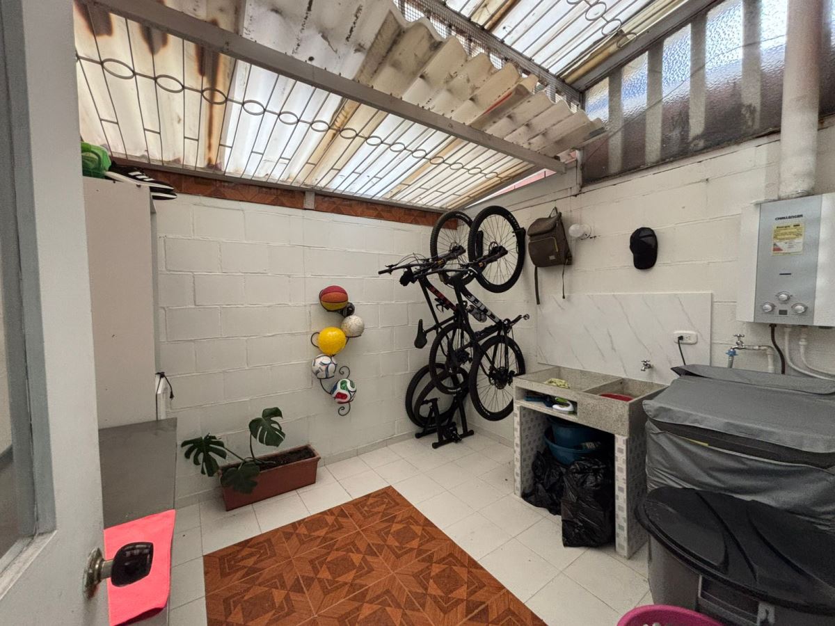 Casa en Venta - Bogota, SAN ANTONIO 5922