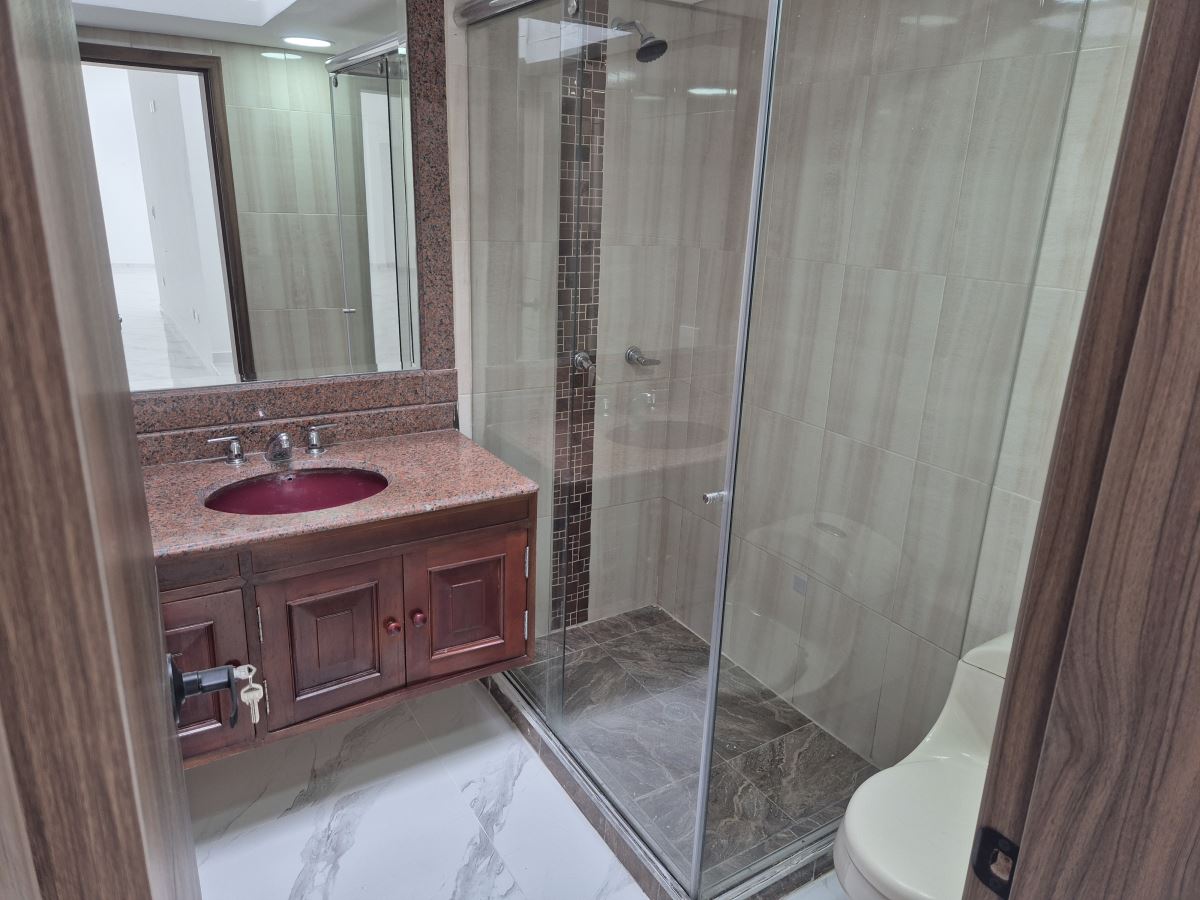 Local en Arriendo - Bogota, LOS CEDROS 5238