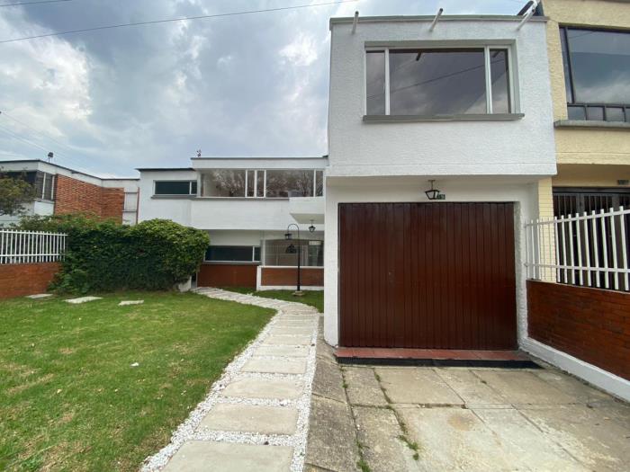 Casa en Arriendo - Bogota, NIZA 2687