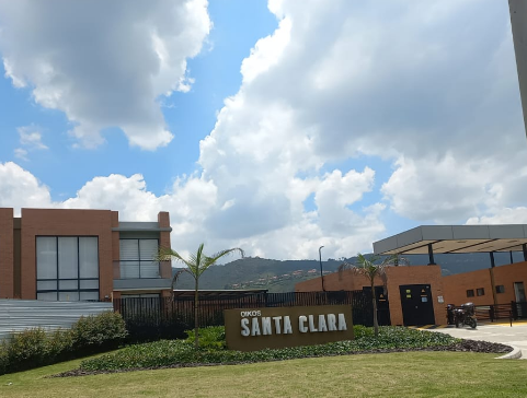Casa en Venta - Bogota, NORMANDÍA 3806