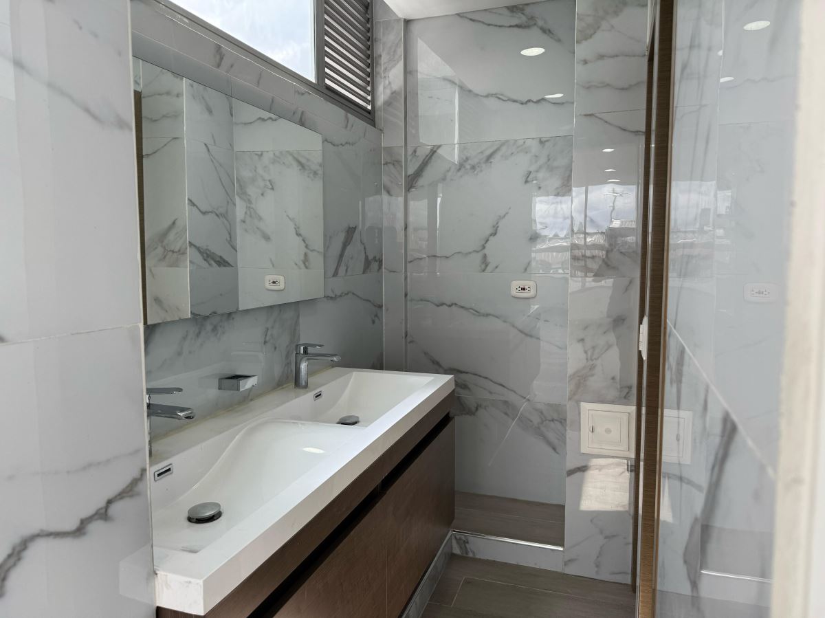 Oficina en Arriendo - Bogota, GALERÍAS 3898