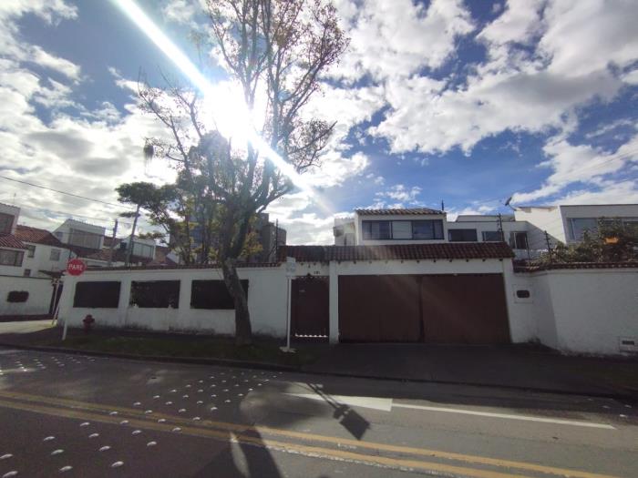 Casa en Venta - Bogota, LA CALLEJA 2436