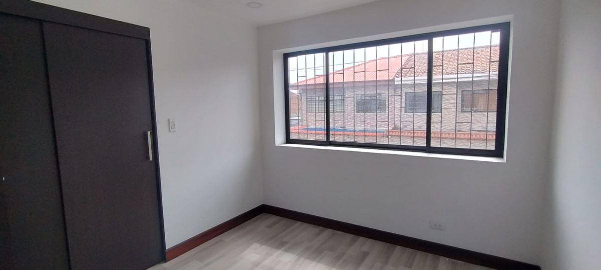 Casa en Venta - Bogota, POPULAR MODELO 4098