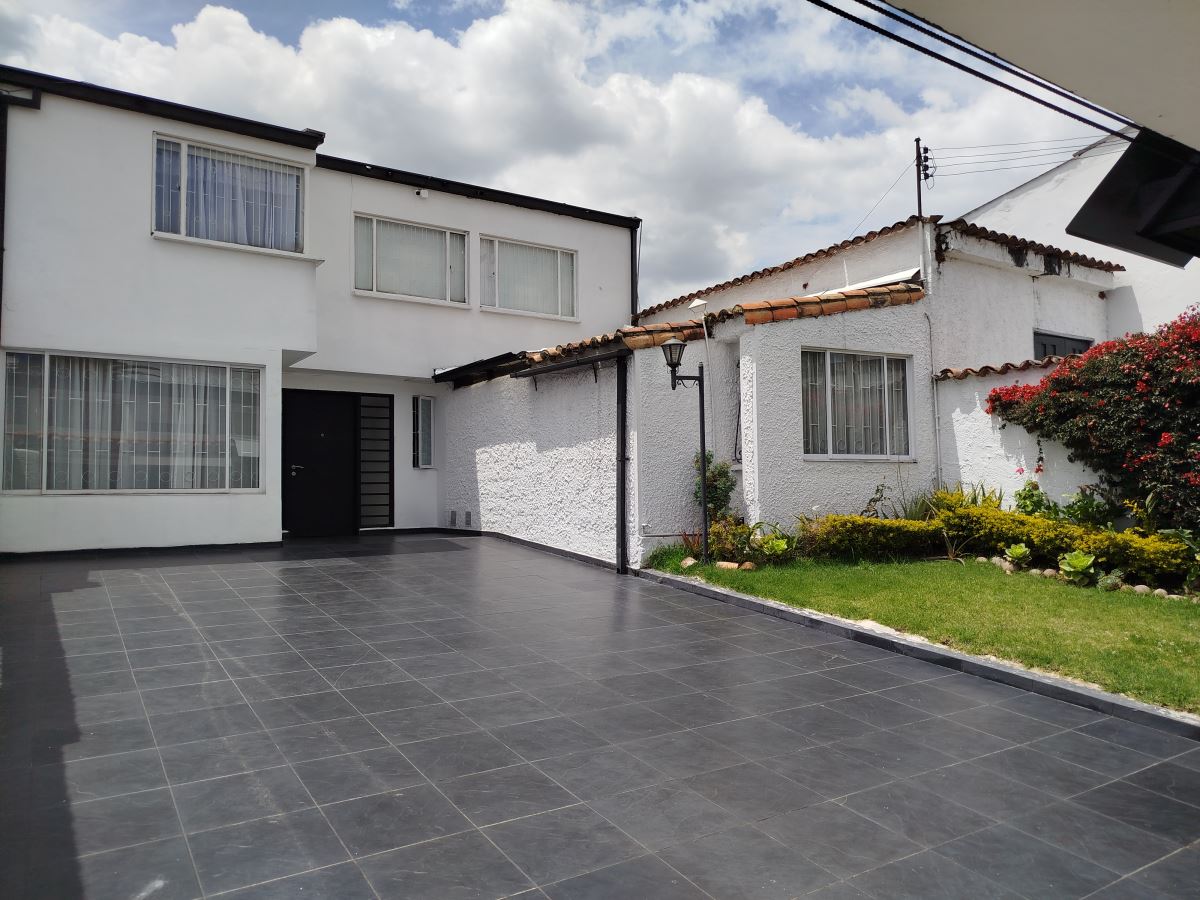 Casa en Arriendo - Bogota, SANTA BÁRBARA 3360