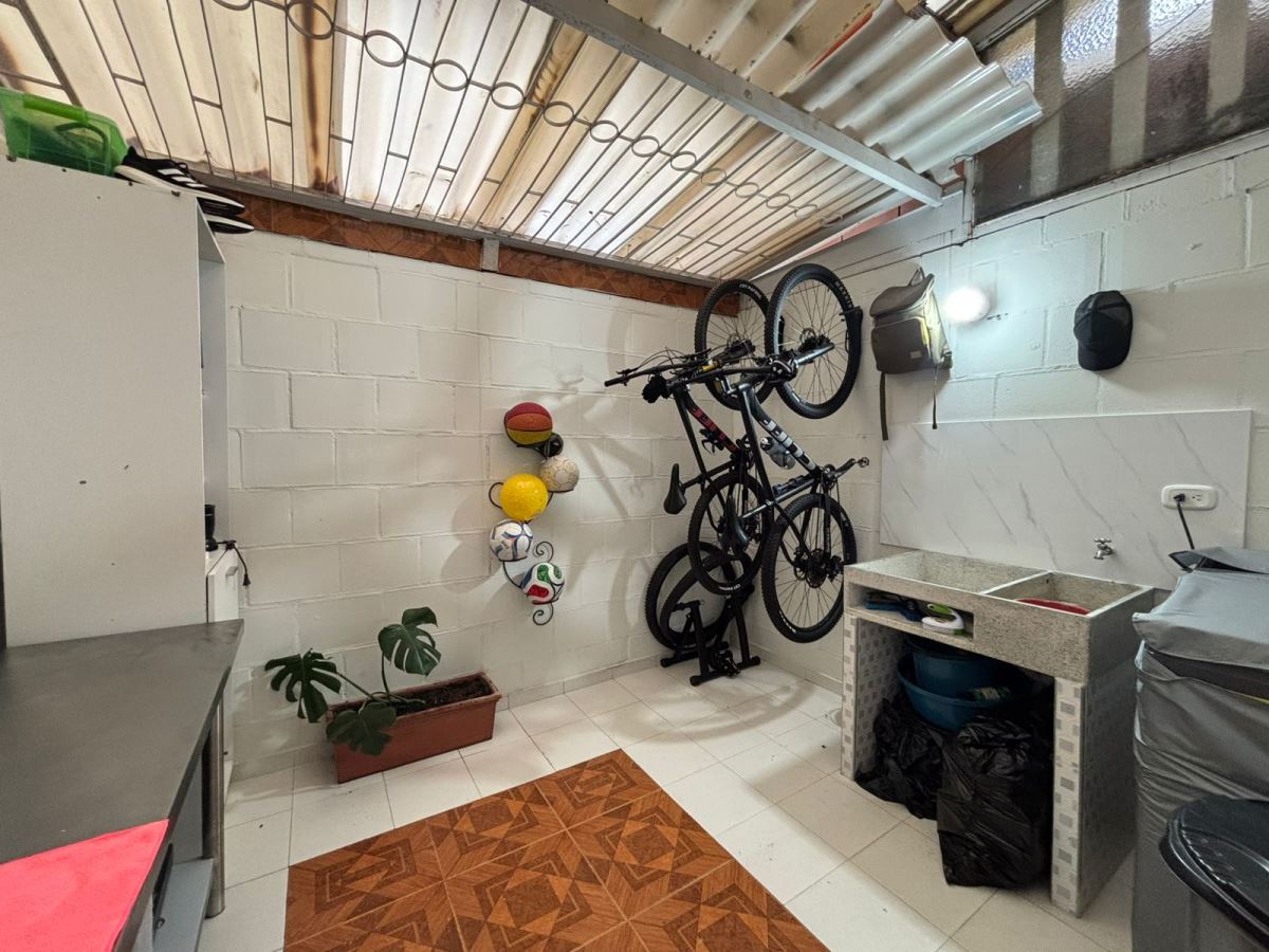Casa en Venta - Bogota, SAN ANTONIO 5922