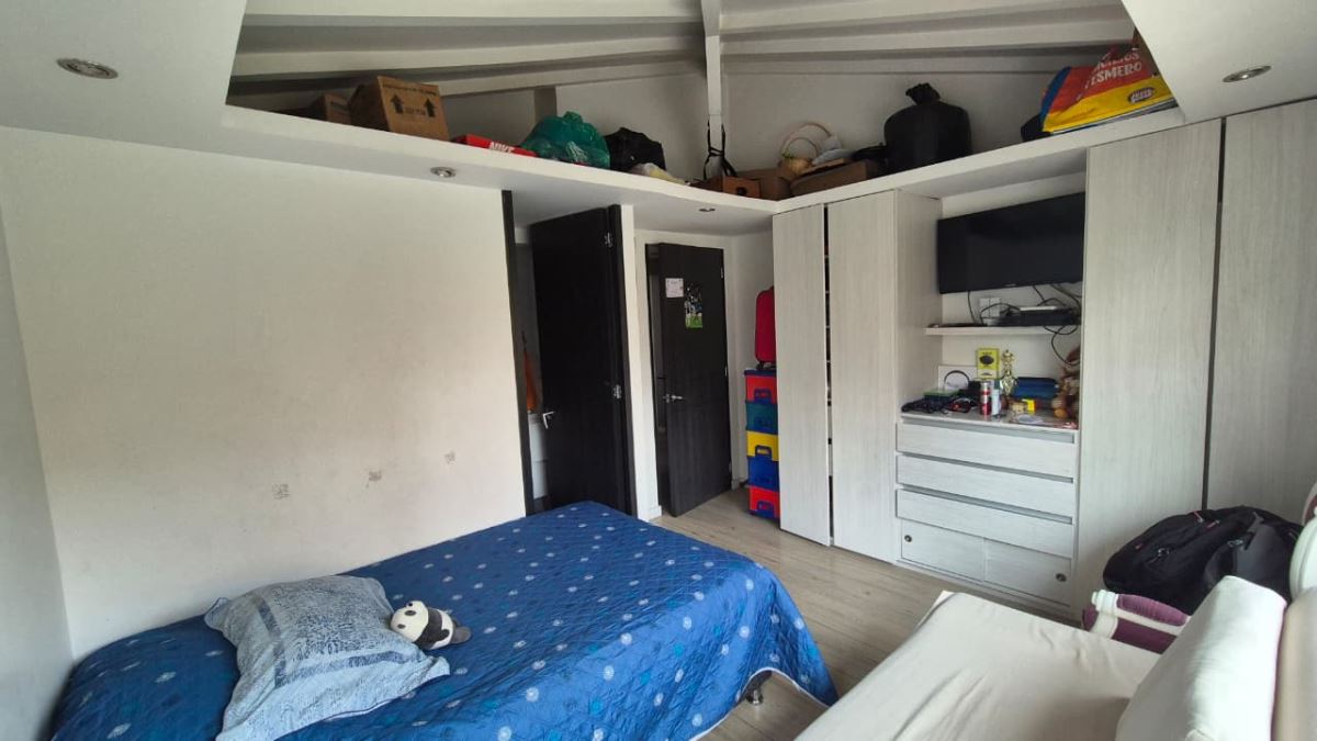 Casa en Arriendo - Bogota, LOS CEDROS 5899