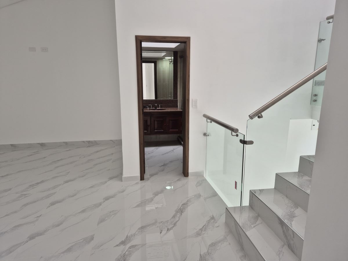 Local en Arriendo - Bogota, LOS CEDROS 5238