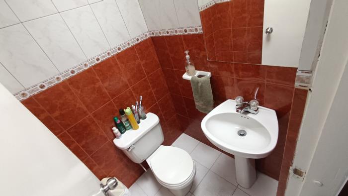 Casa en Venta - Bogota, SANTA BÁRBARA 1998