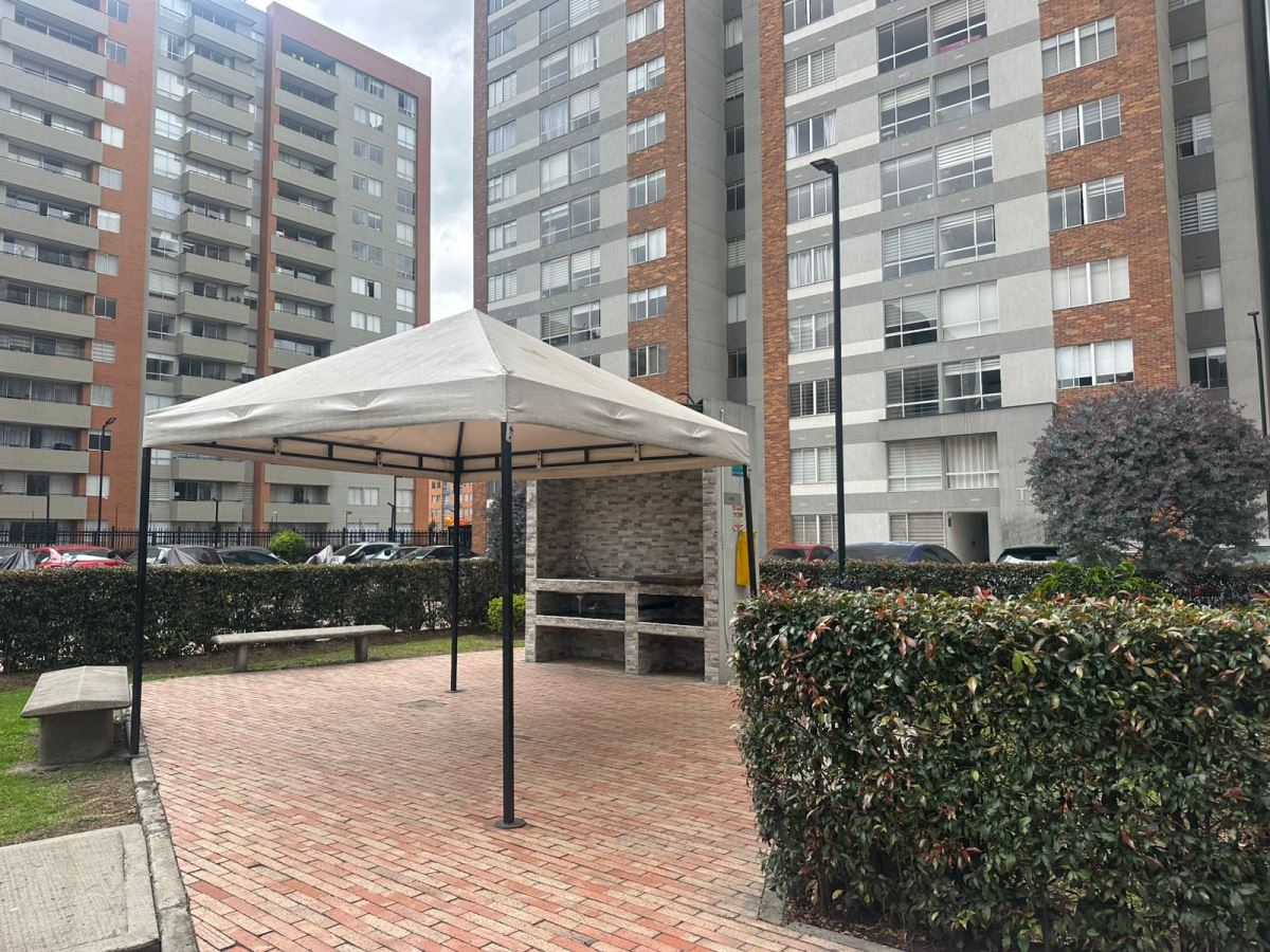 Apartamento en Arriendo - Bogota, CAPELLANÍA 4724