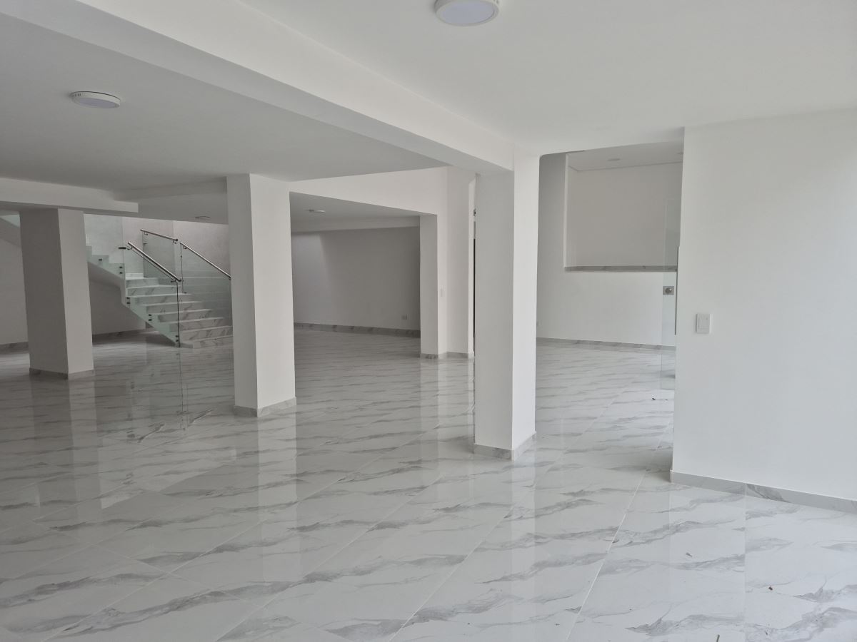 Local en Arriendo - Bogota, LOS CEDROS 5238