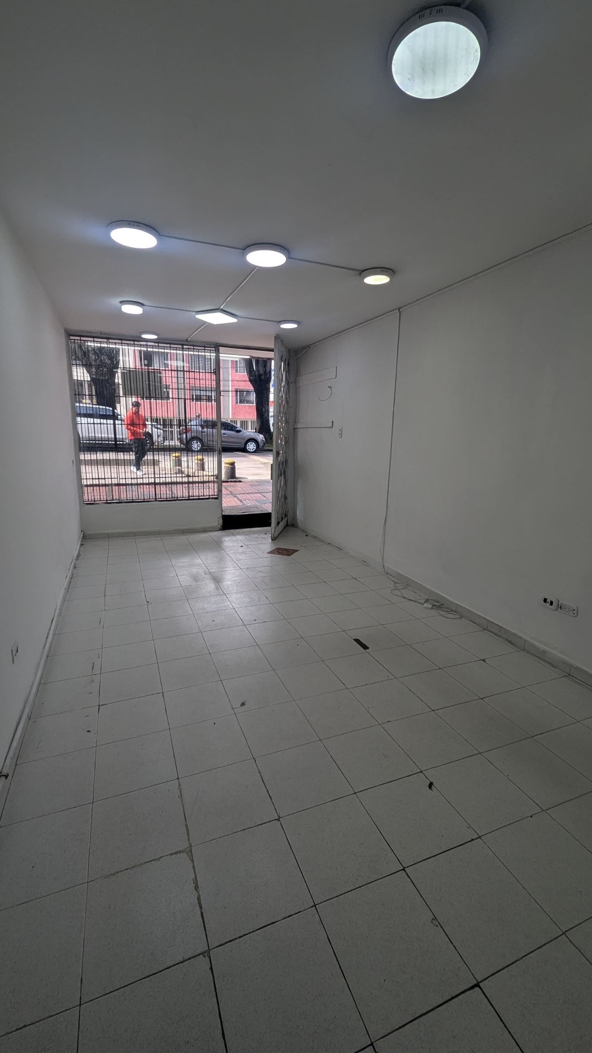 Local en Arriendo - Bogota, LAGO GAITÁN 4421