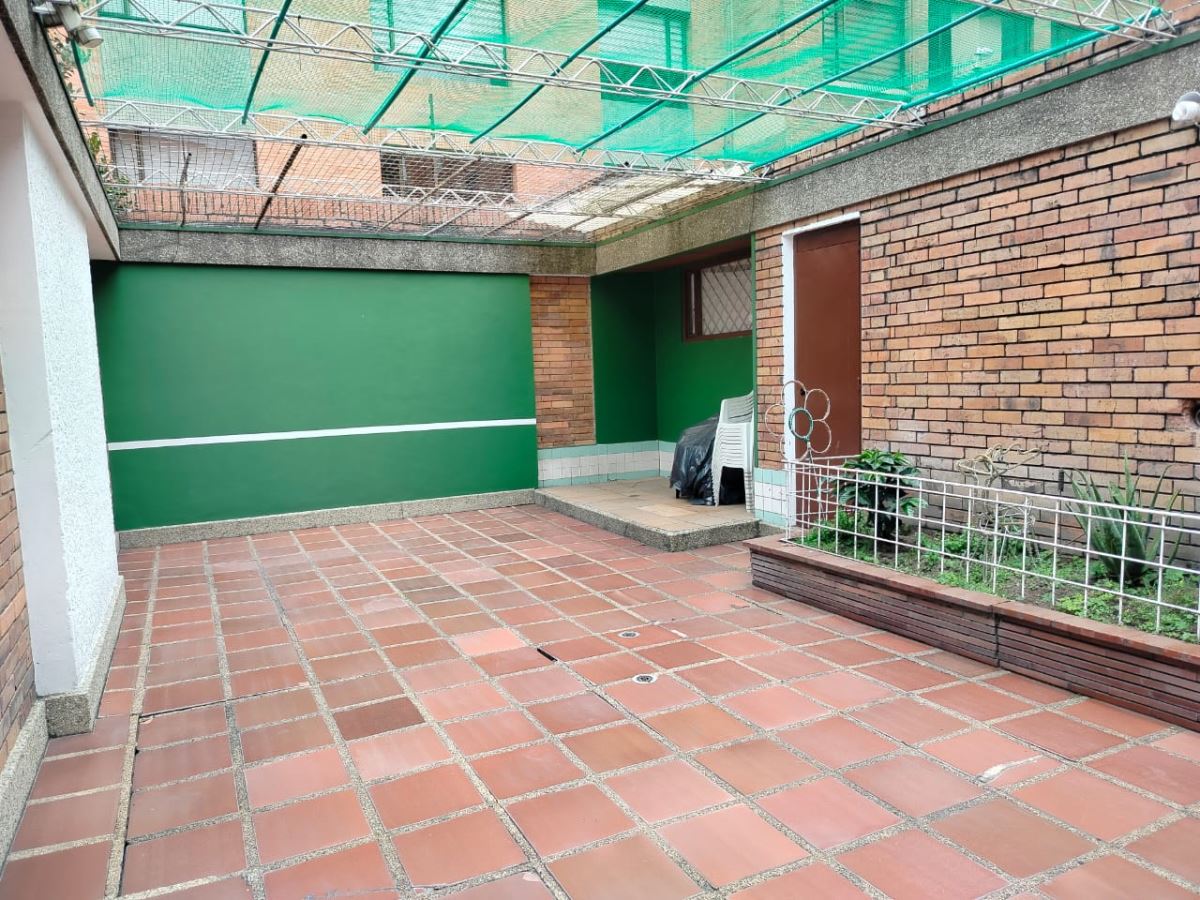 Casa en Venta - Bogota, SANTA BIBIANA 4977