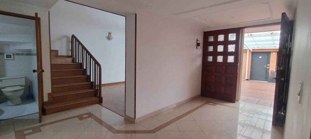 Casa en Arriendo - Bogota, ALHAMBRA 3859
