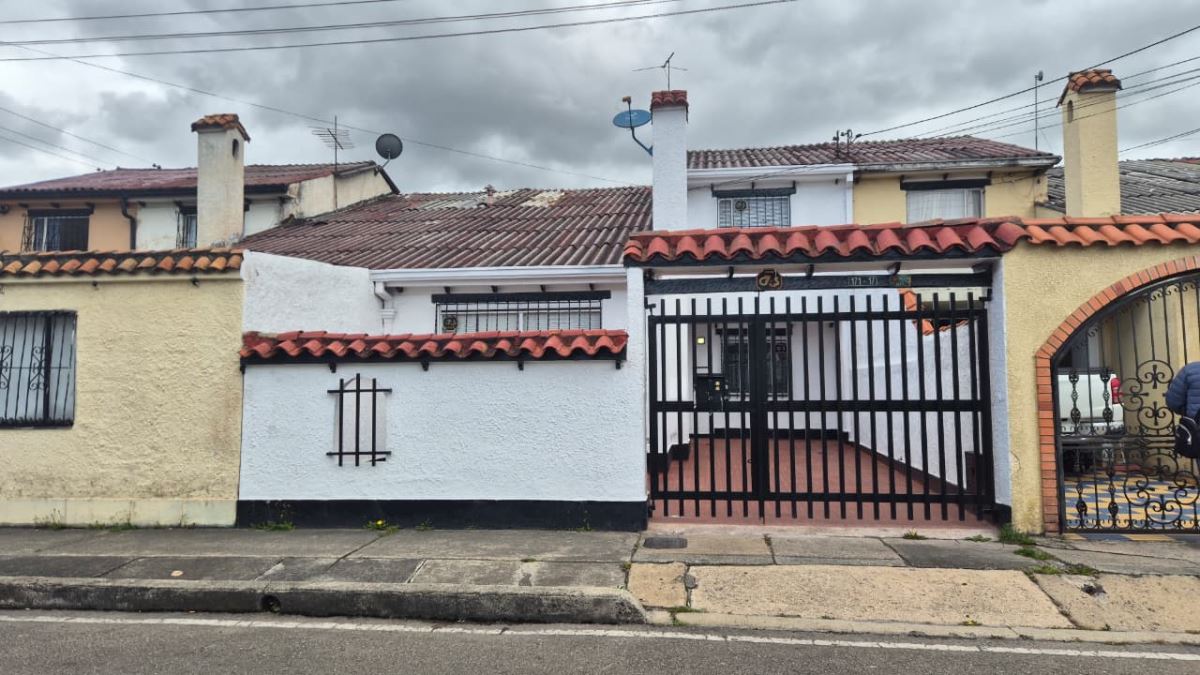 Casa en Arriendo - Bogota, PONTEVEDRA 6328
