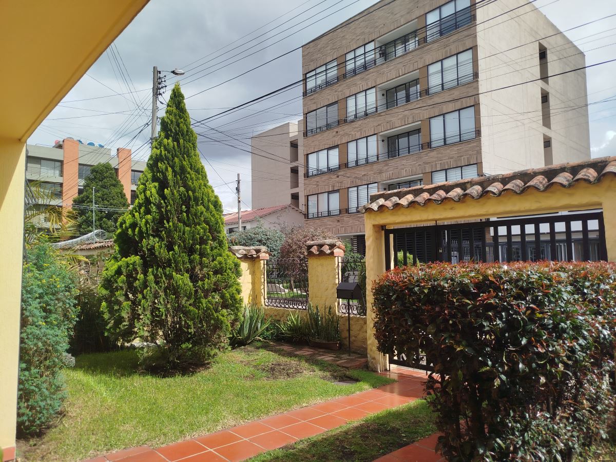 Casa en Arriendo - Bogota, CEDRITOS 3830