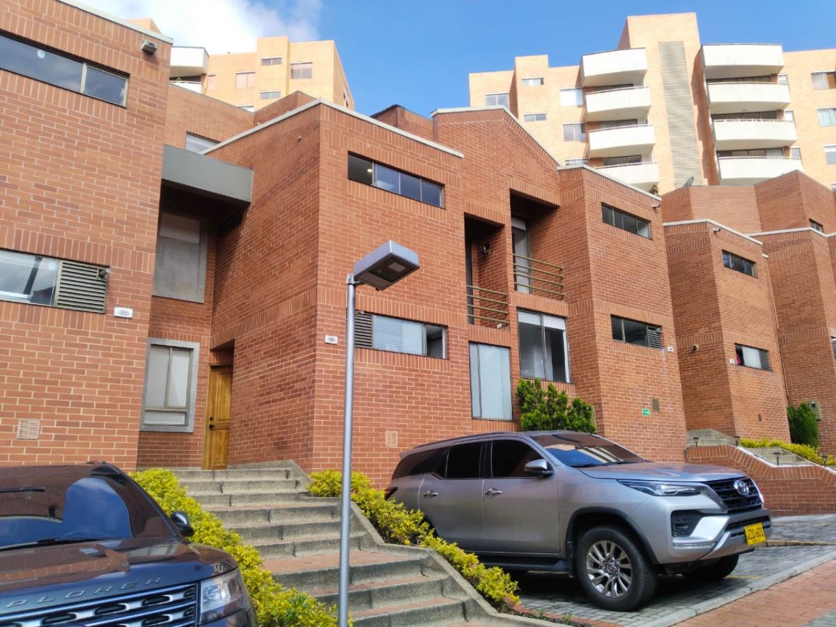 Casa en Venta - Bogota, GRATAMIRA 3796