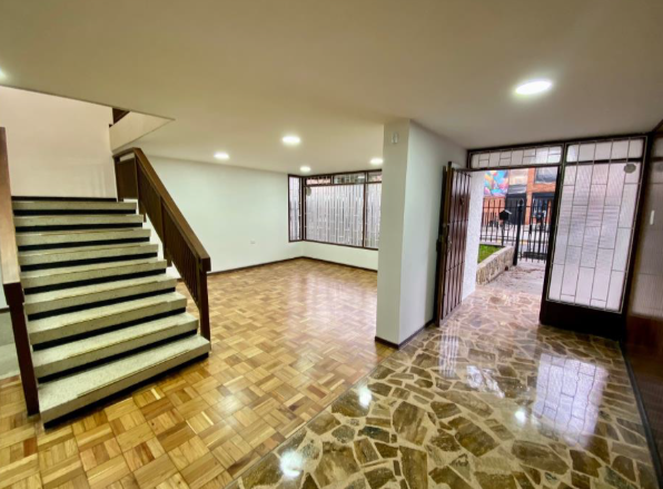 Casa en Arriendo - Bogota, LAGO GAITÁN 4976