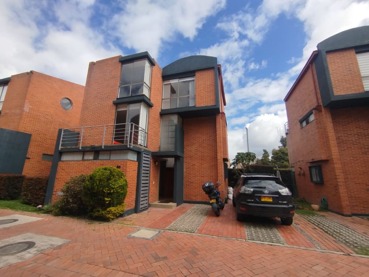 Casa en Arriendo - Bogota, PONTEVEDRA 3107