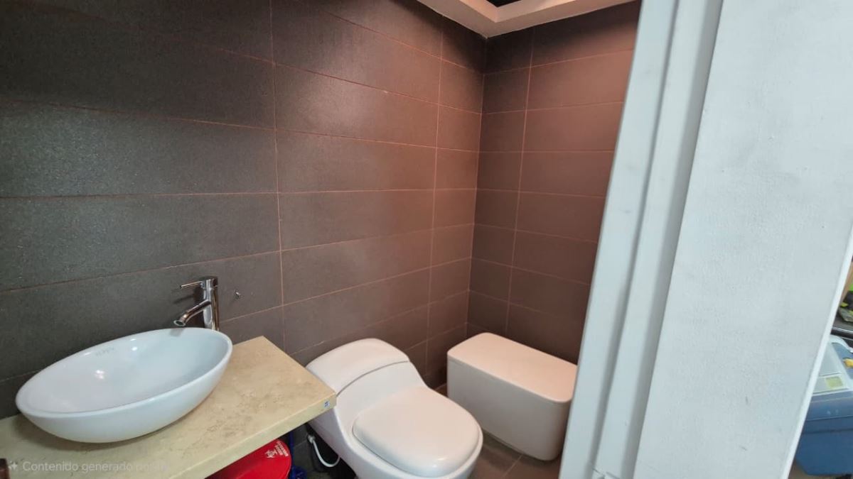 Casa en Arriendo - Bogota, LOS CEDROS 5899