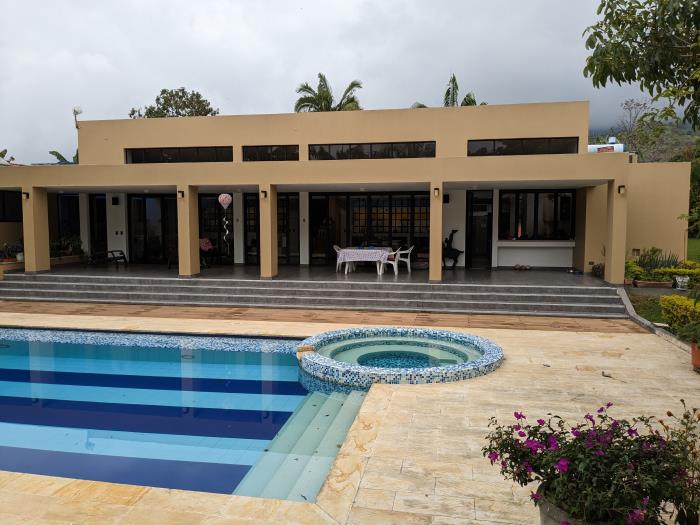 Casa en Venta - Silvania,  2267