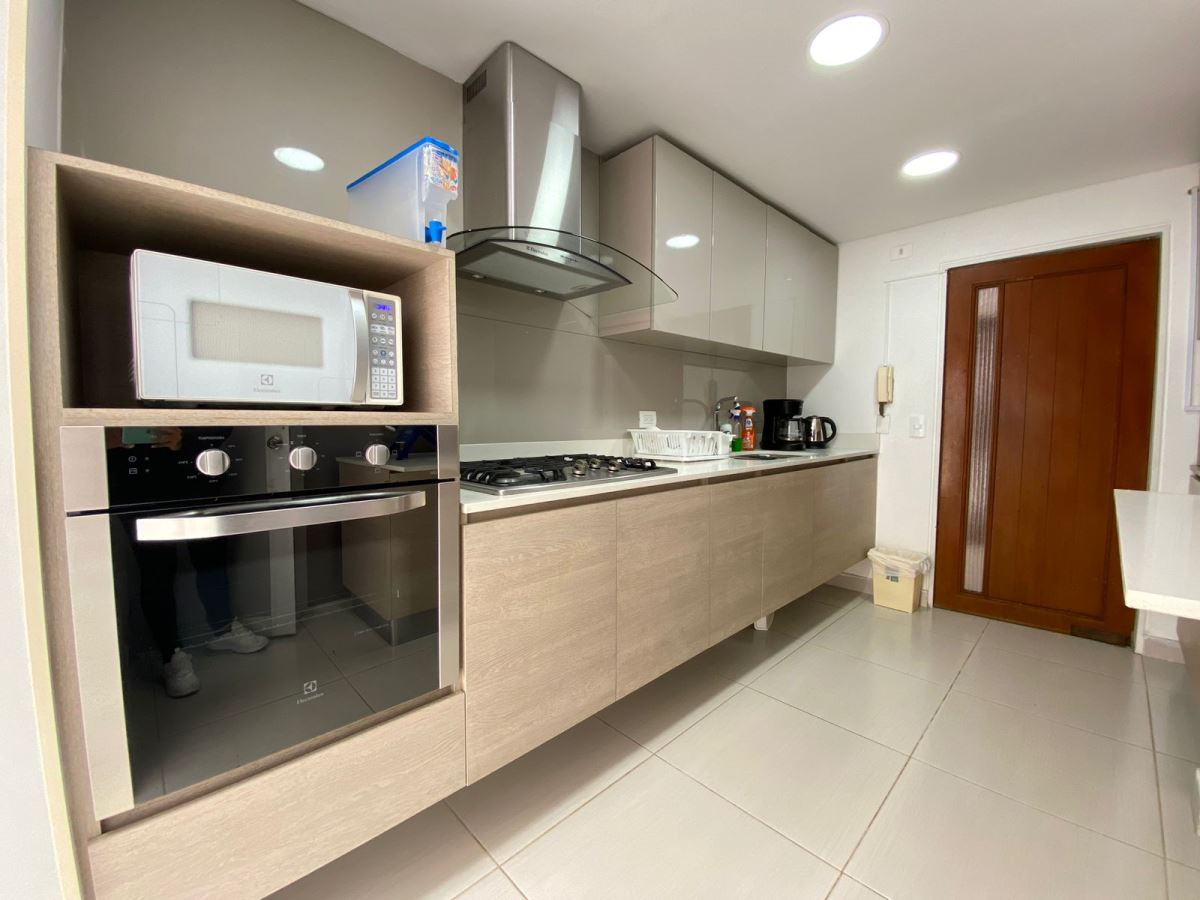 Casa en Arriendo - Bogota, SANTA BÁRBARA 3360