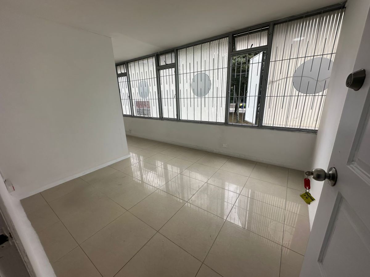 Local en Arriendo - Bogota, QUINTA PAREDES 4684