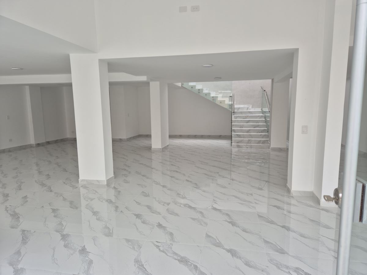 Local en Arriendo - Bogota, LOS CEDROS 5238