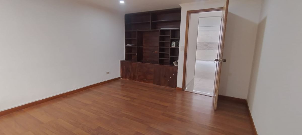 Casa en Arriendo - Bogota, ALHAMBRA 3859