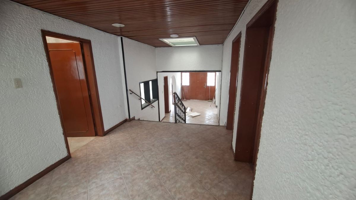 Casa en Arriendo - Bogota, SANTA PAULA 5180