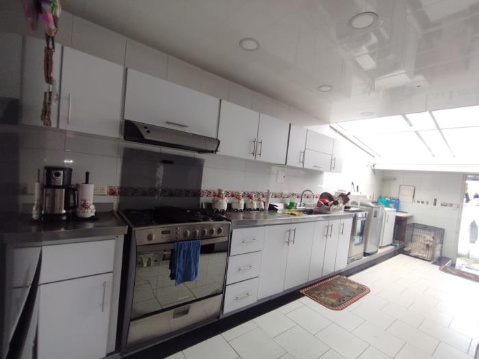 Casa en Venta - Bogota, PUENTE LARGO 2416