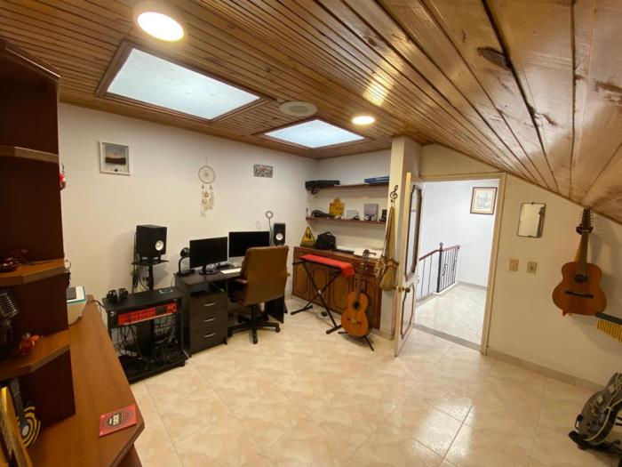 Casa en Venta - Bogota, SANTA BÁRBARA CENTRAL 2541