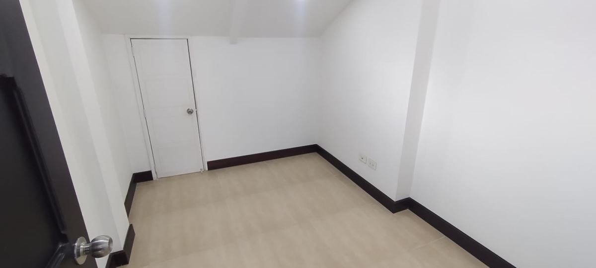 Casa en Venta - Bogota, POPULAR MODELO 4098