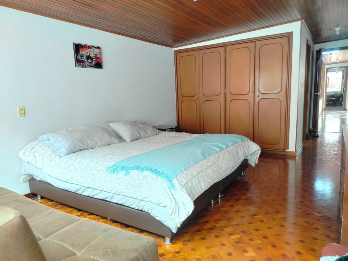 Casa en Venta - Bogota, SANTA BIBIANA 4977