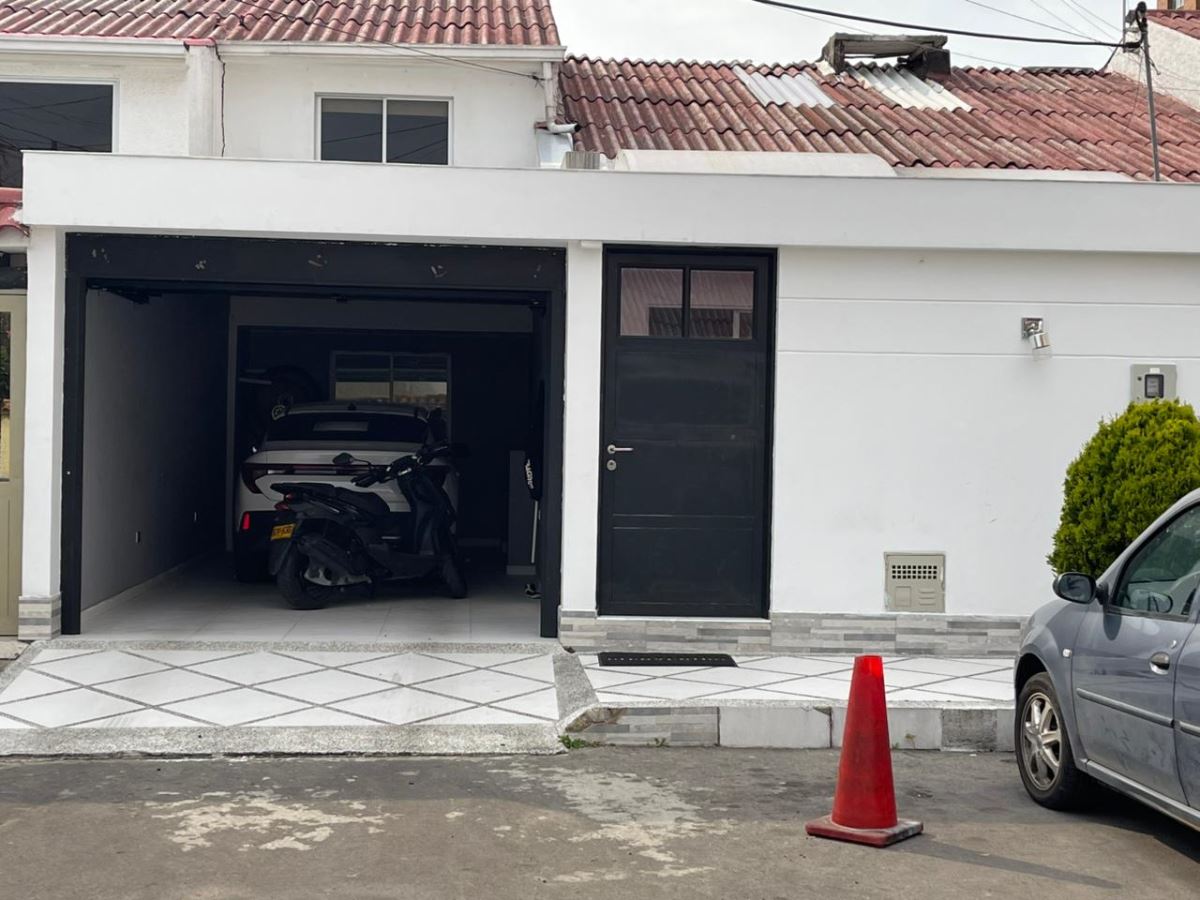 Casa en Arriendo - Bogota, NIZA 2687