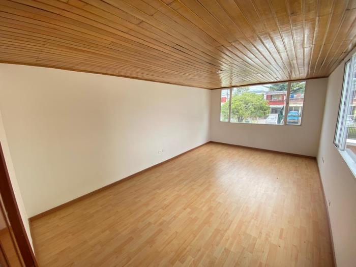Casa en Arriendo - Bogota, NIZA 2687