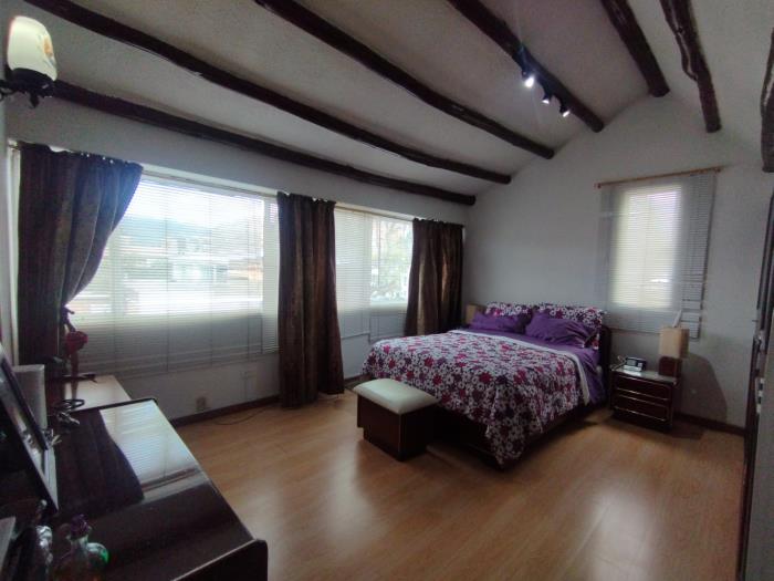 Casa en Venta - Bogota, PUENTE LARGO 2416