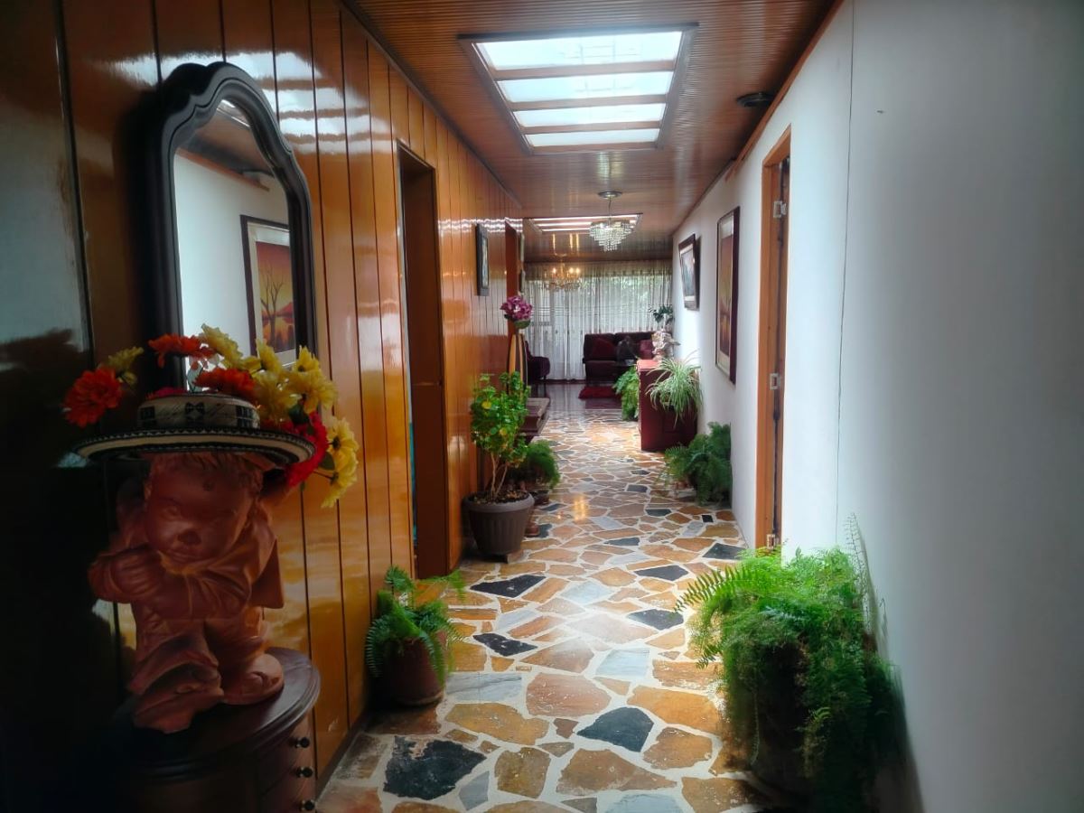 Casa en Venta - Bogota, NUEVA AUTOPISTA 4720