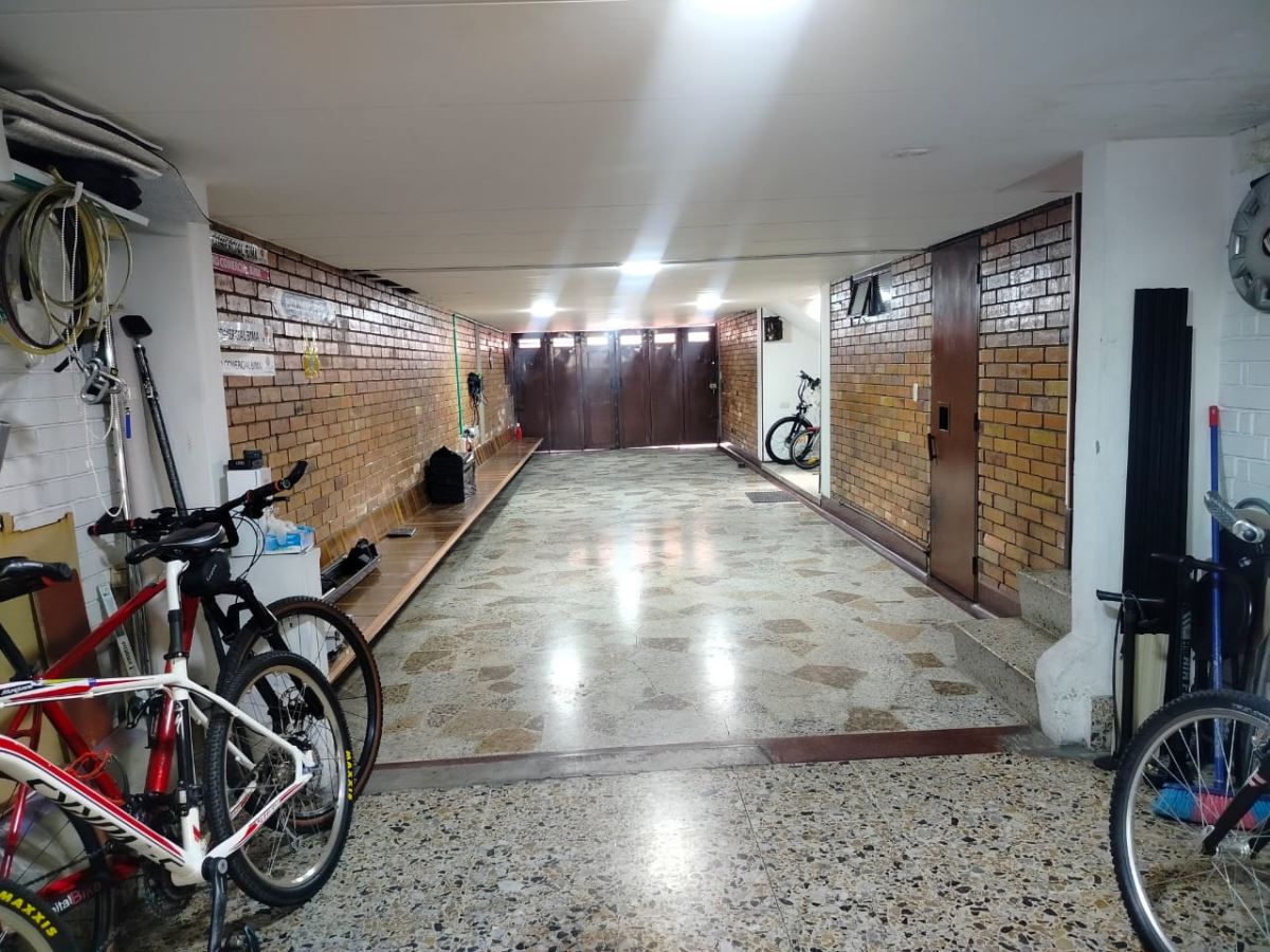 Casa en Venta - Bogota, SANTA BIBIANA 4977