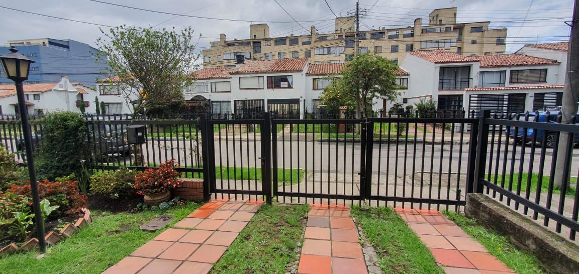 Casa en Arriendo - Bogota, PONTEVEDRA 3107
