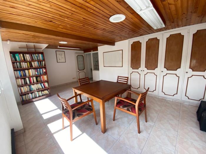Casa en Venta - Bogota, SANTA BÁRBARA CENTRAL 2541