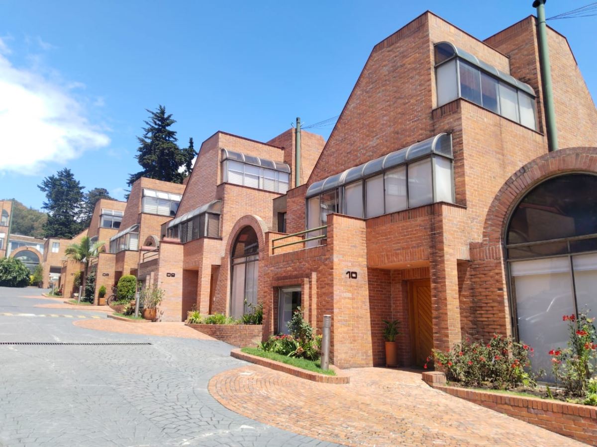 Casa en Venta - Bogota, SANTA BÁRBARA CENTRAL 2541