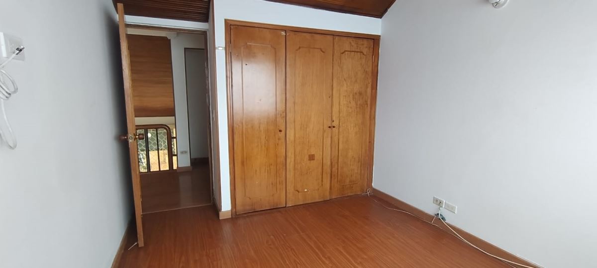 Casa en Arriendo - Bogota, ALHAMBRA 3859