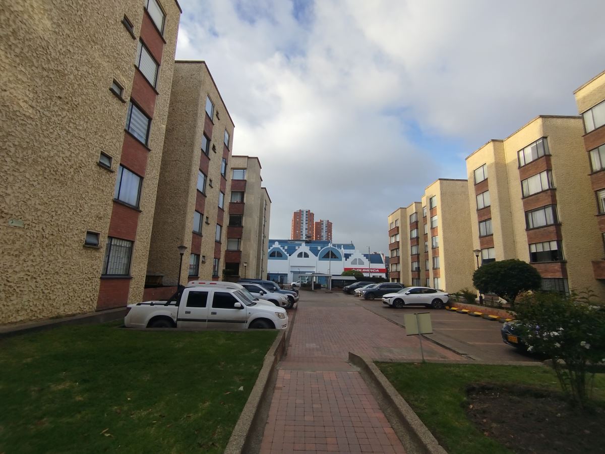Apartamento en Arriendo - Bogota, LA COLINA CAMPESTRE 4665