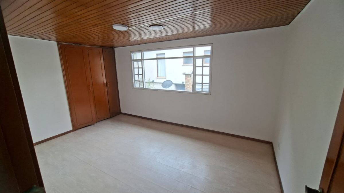 Casa en Arriendo - Bogota, SANTA PAULA 5180
