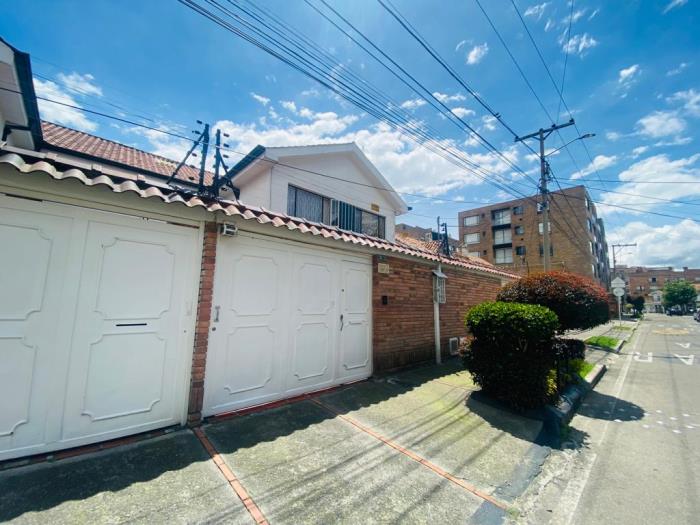 Casa en Venta - Bogota, SAN LUIS 1752