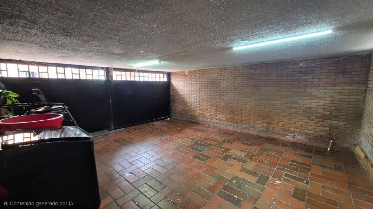 Casa en Arriendo - Bogota, LOS CEDROS 5899