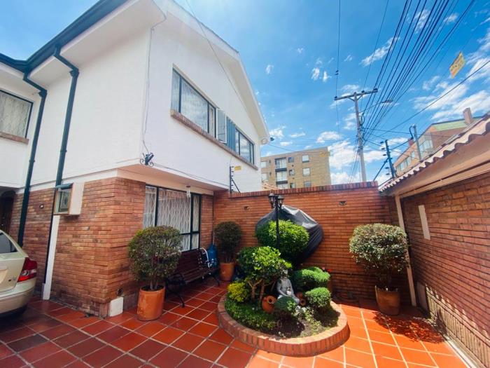 Casa en Venta - Bogota, EL CONTADOR 2384