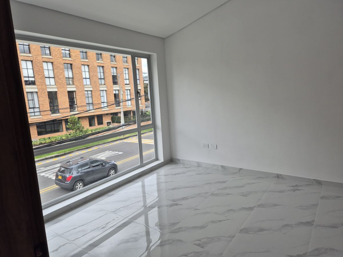 Local en Arriendo - Bogota, LOS CEDROS 5238