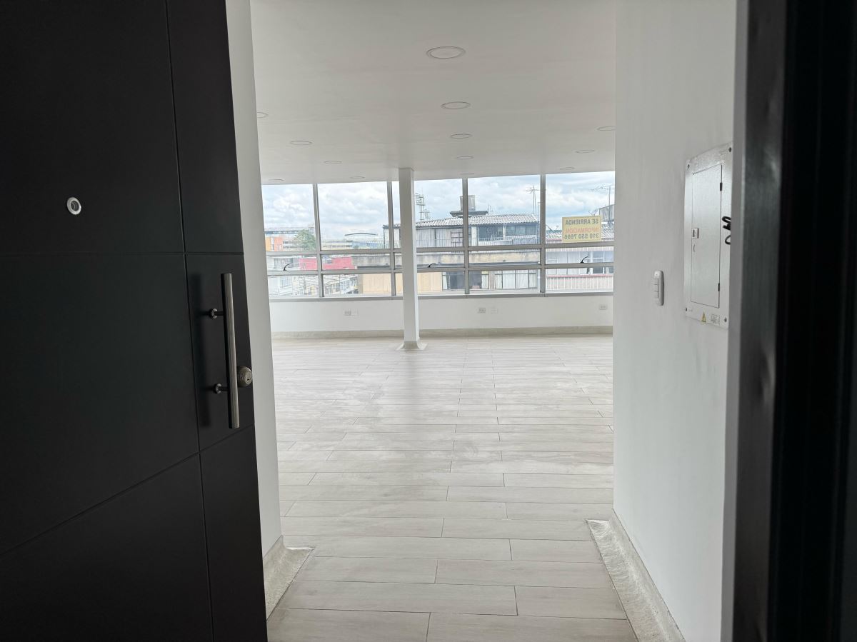 Oficina en Arriendo - Bogota, GALERÍAS 3898